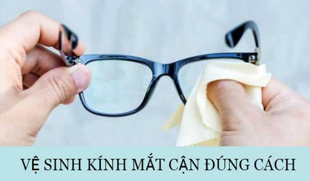 Hướng dẫn cách vệ sinh kính mắt cận sạch ố vàng đơn giản tại nhà