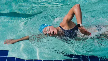 Cách chọn mua kính bơi phù hợp: Hướng dẫn từ A-Z cho mọi đối tượng