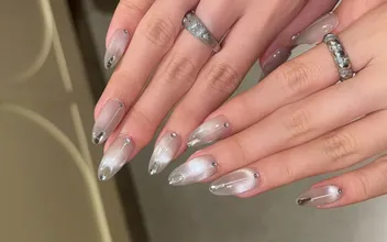 Nail Xám Thạch Hợp Với Da Nào? Top Kiểu Móng Xám Thạch Đẹp Mê Ly