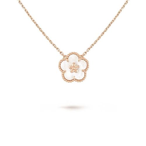 Dây Chuyền Nữ Jewery Luxury Lucky Spring Pendant, Plum Blossom Màu Vàng
