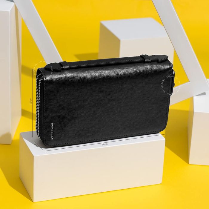 Ví Burberry Black Leather Zip Around Wallet
