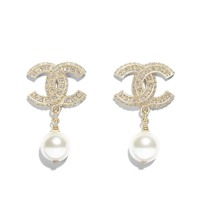 Khuyên Tai Chanel CC Logo Earrings Màu Vàng Ngọc Trai