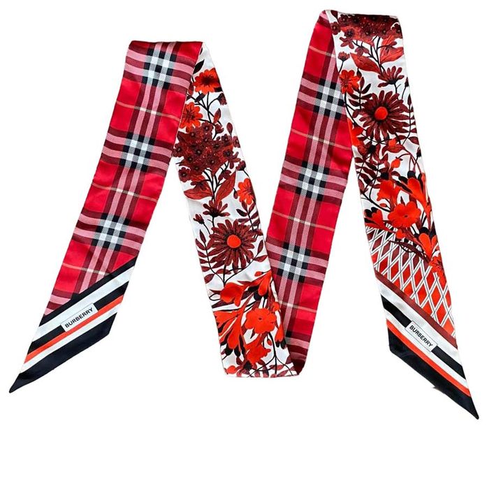 Khăn Quàng Cổ Burberry Silk Square 2 Mặt Màu Đỏ