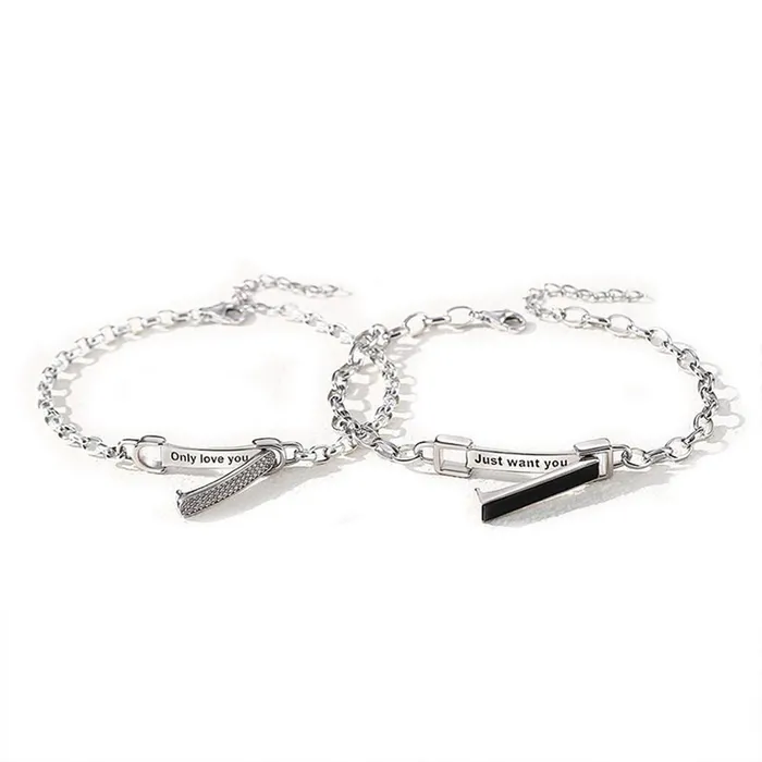 Vòng Đeo Tay Đôi LiLi Jewelry Mặt Đóng Mở Khắc Chữ Đính Đá CZ Lili_361965 Màu Bạc