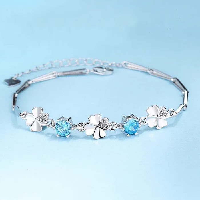 Vòng Đeo Tay LiLi Jewelry Cỏ Bốn Lá Mạ Bạch Kim Đính Đá Cz Lili_612672 Màu Xanh