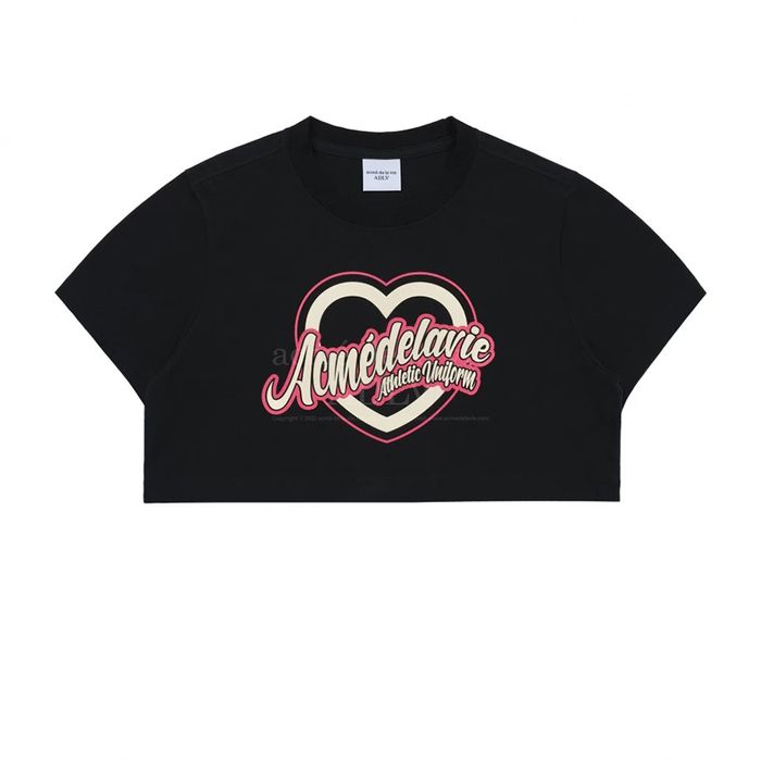 Áo Croptop Nữ Acmé De La Vie ADLV Heart Lettering Màu Đen