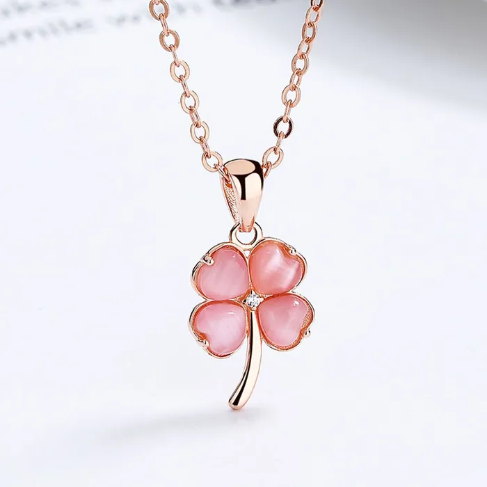 Dây Chuyền Nữ Lili Jewelry Đính Đá CZ Hình Cỏ 4 Lá Caroline LILI_125548 Màu Hồng