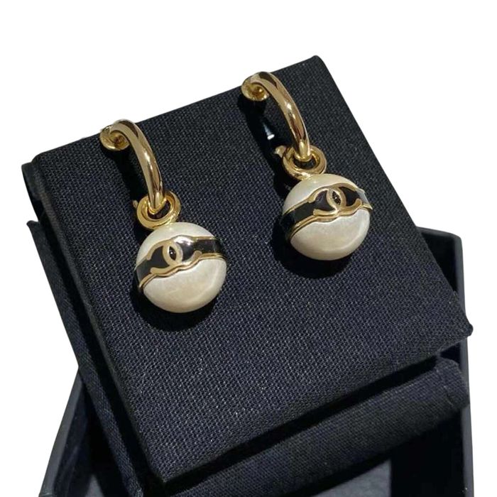 Khuyên Tai Chanel Pearl Drop Earrings Màu Vàng Trắng
