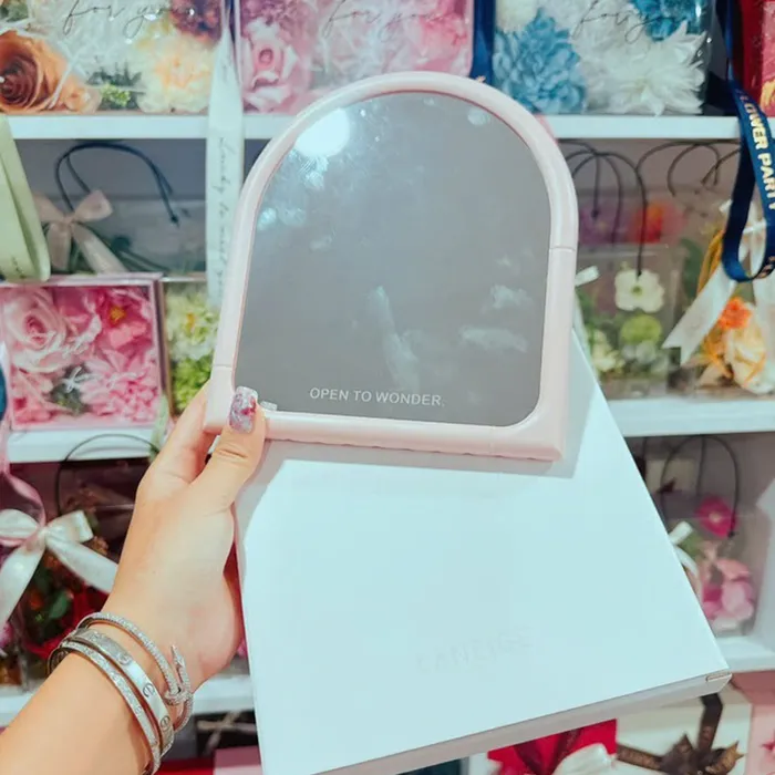 Gương Trang Điểm Laneige Màu Hồng