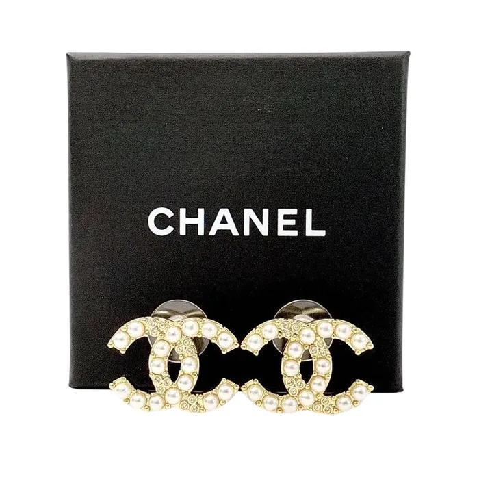 Khuyên Tai Nữ Chanel CC Logo Pearl And Rhinestone Earrings Màu Vàng Gold